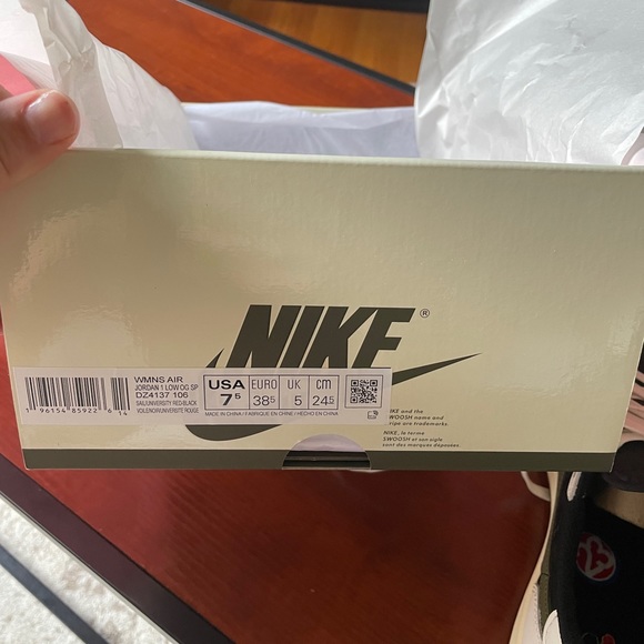 Air Jordan 1 low Travis Scott olive - Picture 5 of 7